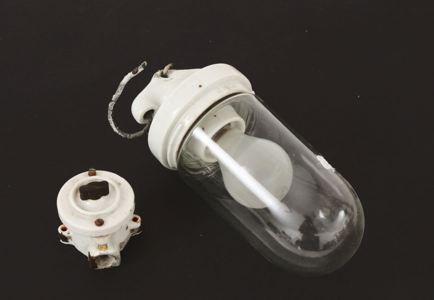 Taklampa med strömbrytare, 1900-talets första hälft