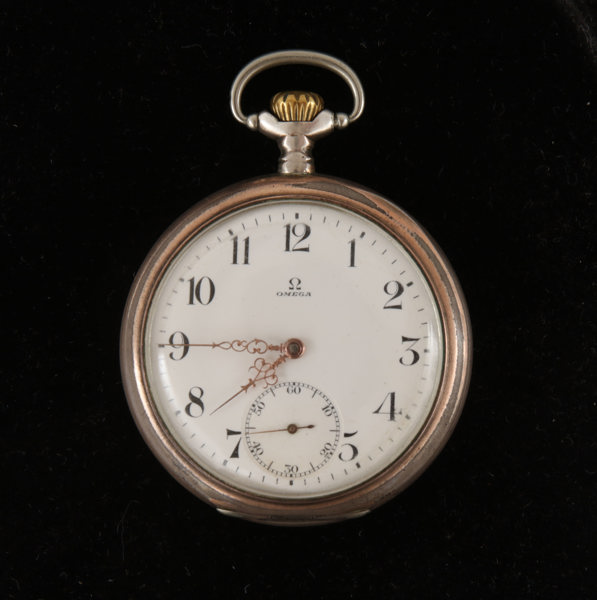 Fickur i silver, Omega