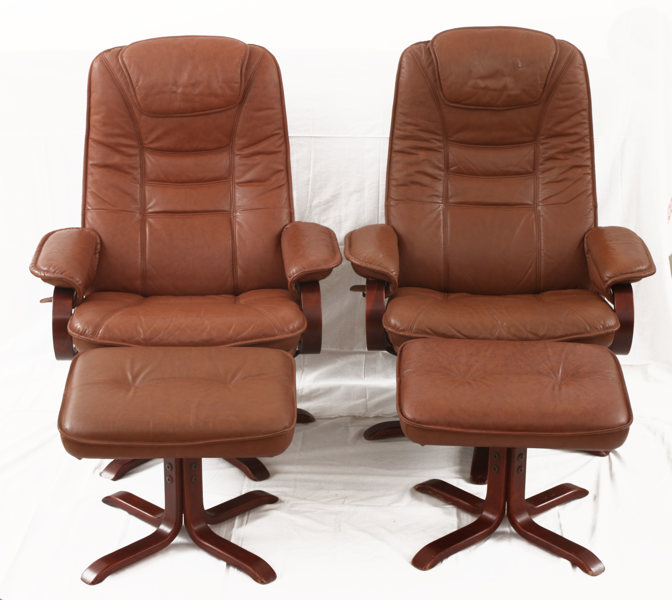 Fåtöljer ett par med fotpall, 1900-talets senare del
