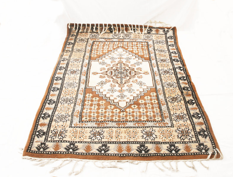 Handknuten matta, orientalisk