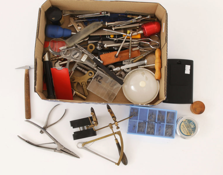 Parti urmakeriverktyg och delar