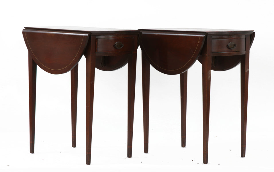 Sidobord ett par, England, 1900-tal