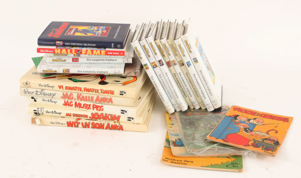 Parti samlade verk och serietidningar, bl.a. "Kalle Anka, kompletta årgången"
