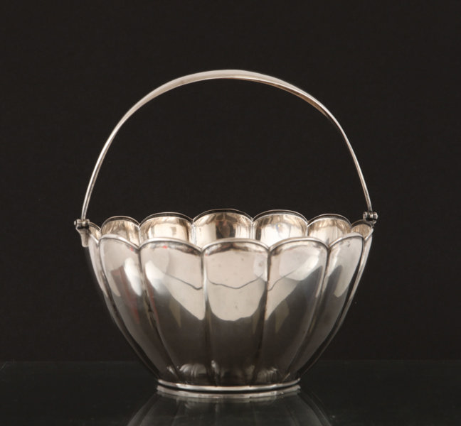 Skål med hänkel, silver, GAB, Stockholm, 1916