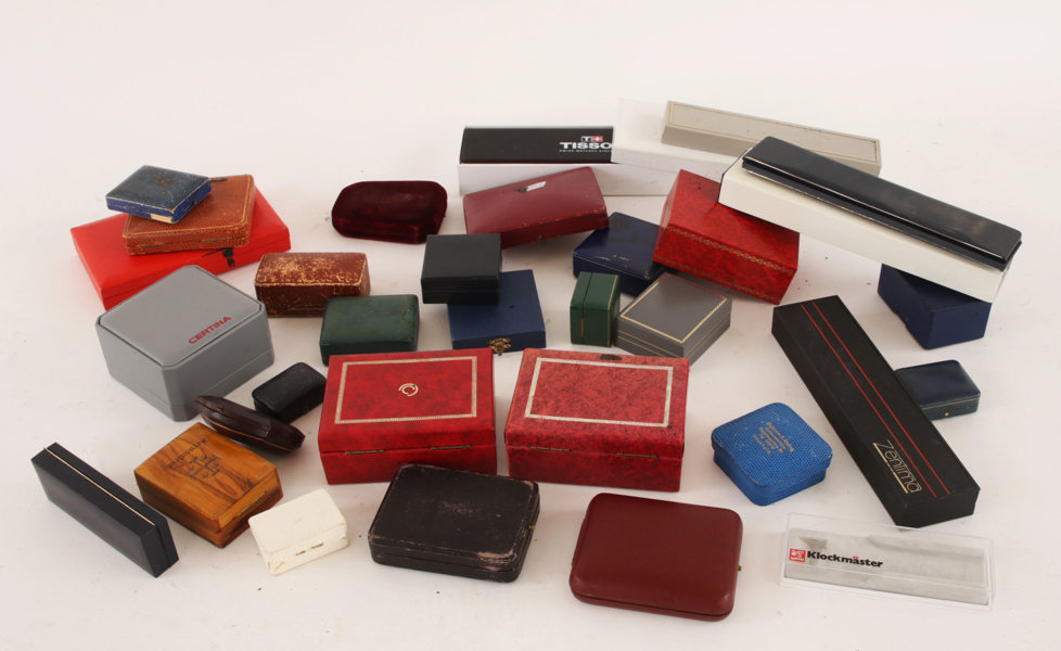 Parti etuier och klockaskar, bl.a. Tissot, Certina