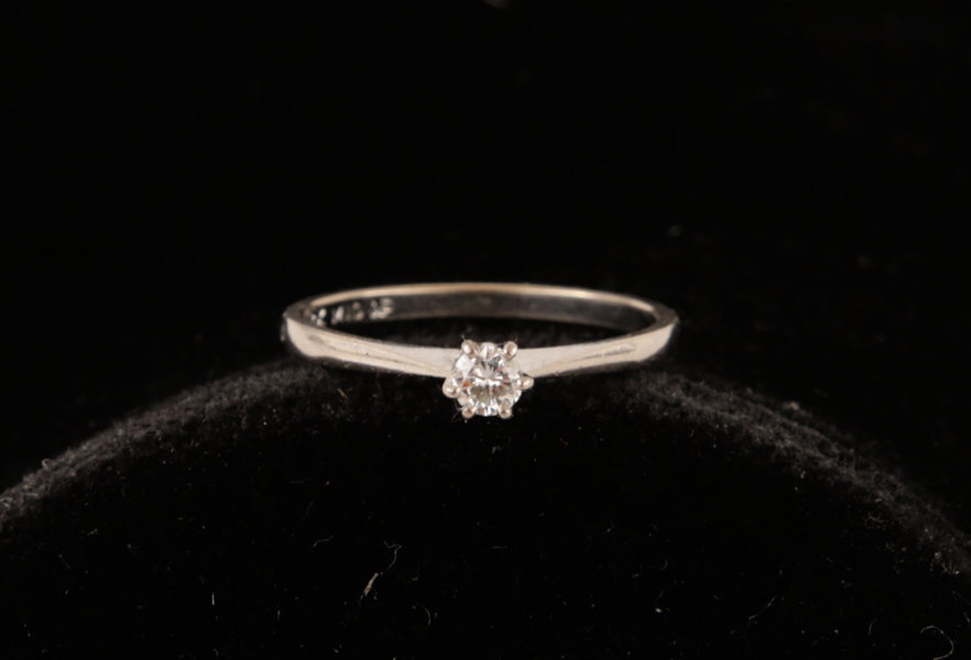 Enstensring i 18k vitguld