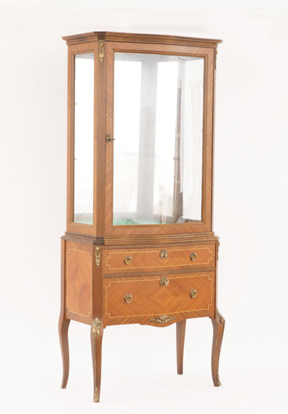 Vitrinskåp, Louis XVI stil, 1900-tal