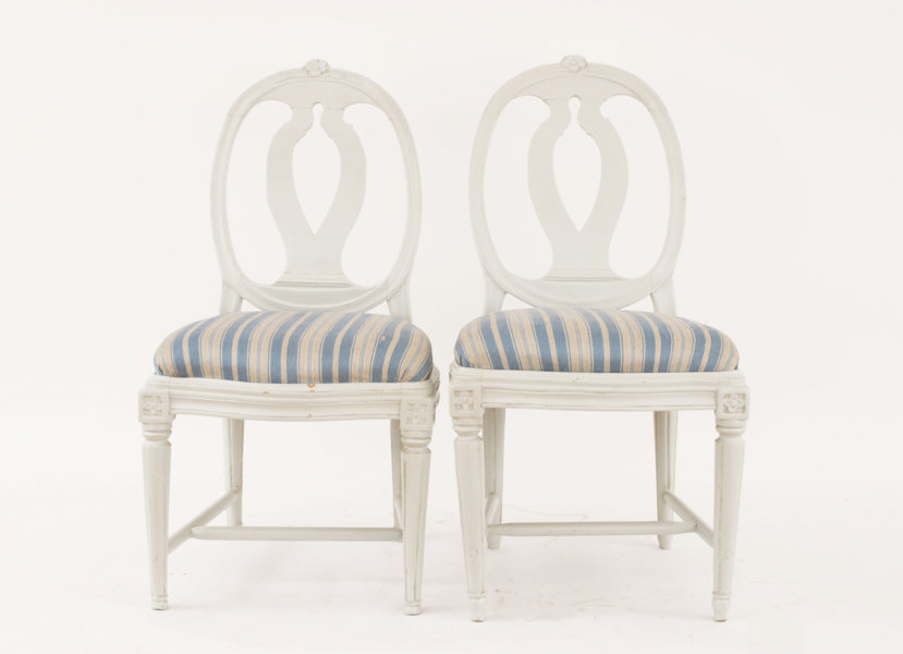 Stolar ett par, gustavianska, omkring år 1800