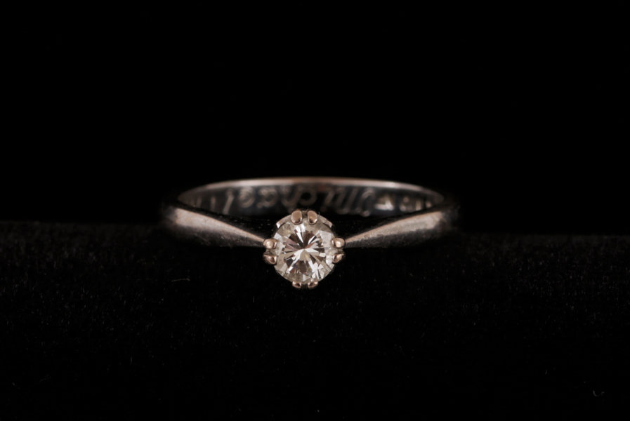 Enstensring i 18k vitguld