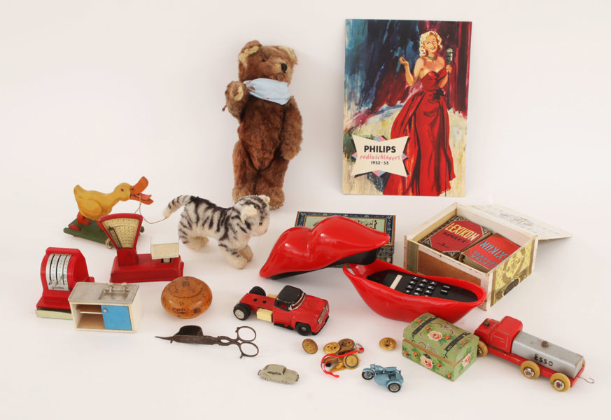 Parti äldre leksaker, m.m.