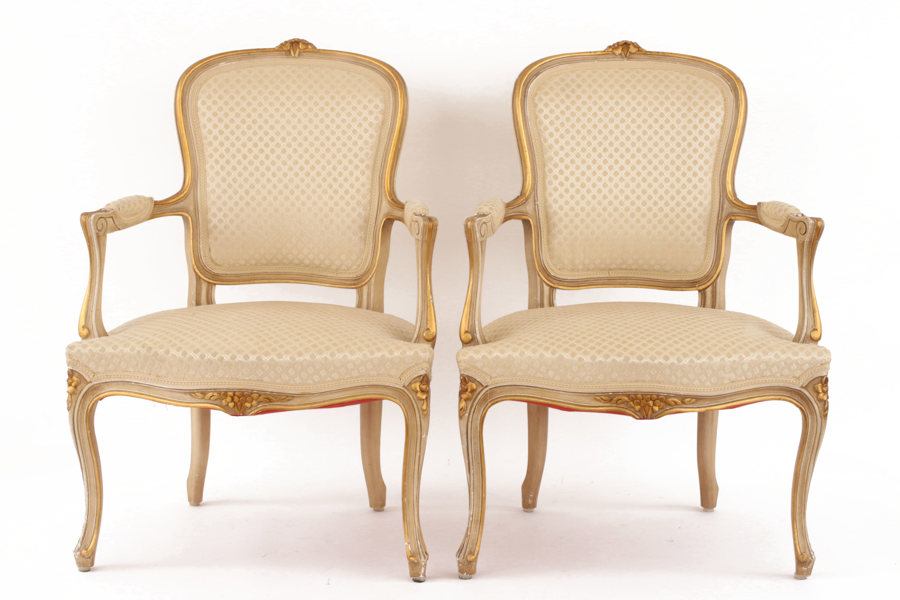 Karmstolar ett par, rokokostil, 1900-tal