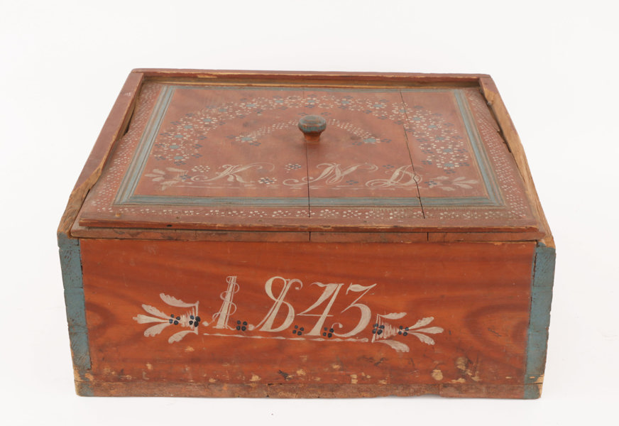 Stor låda med skjutlock, daterad 1843