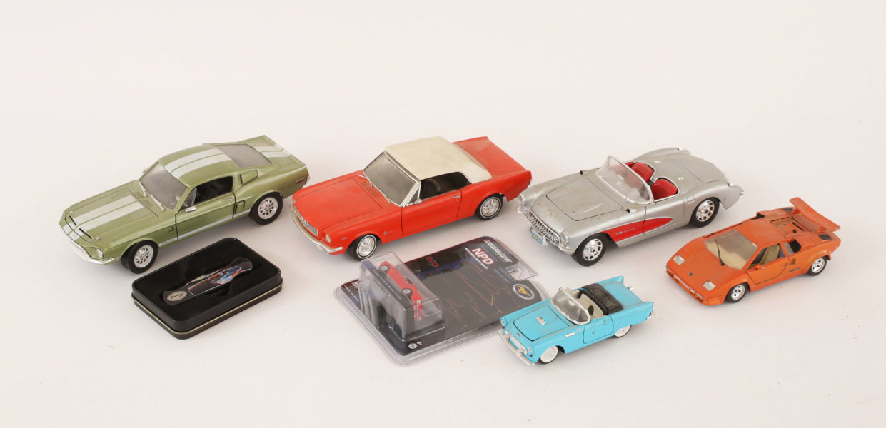 Modellbilar 6st samt fickkniv, bl.a. Burago, Revell