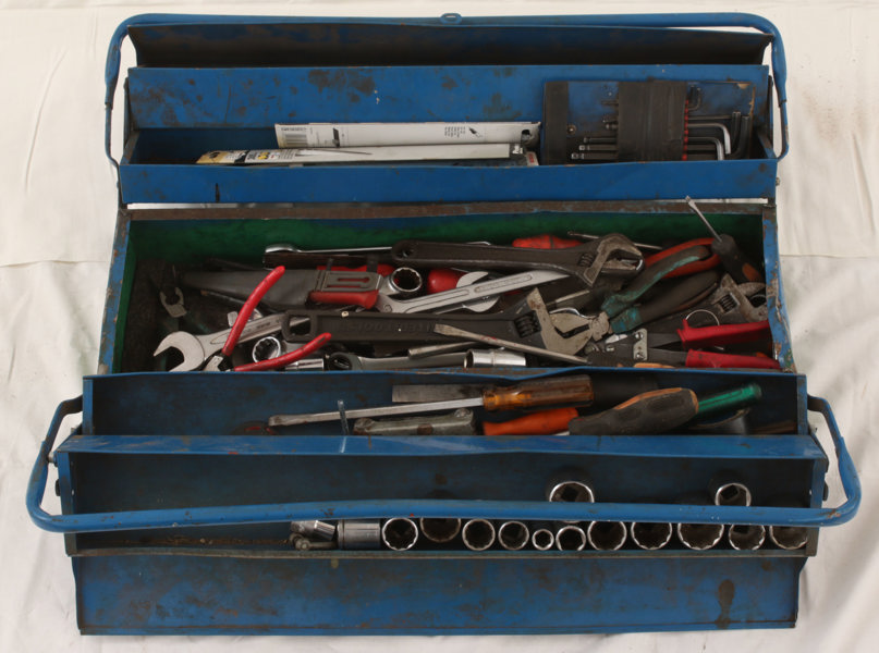 Verktygslåda med verktyg