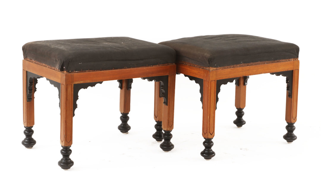 Taburetter ett par, nygotik, omkring 1800-talets mitt