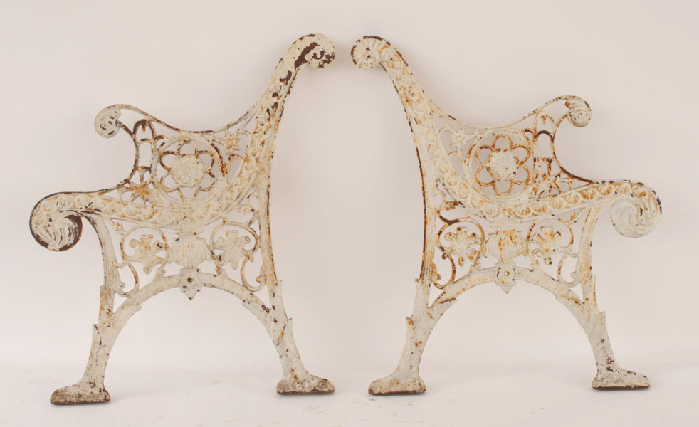 Parkbänksgavlar ett par, 1900-tal