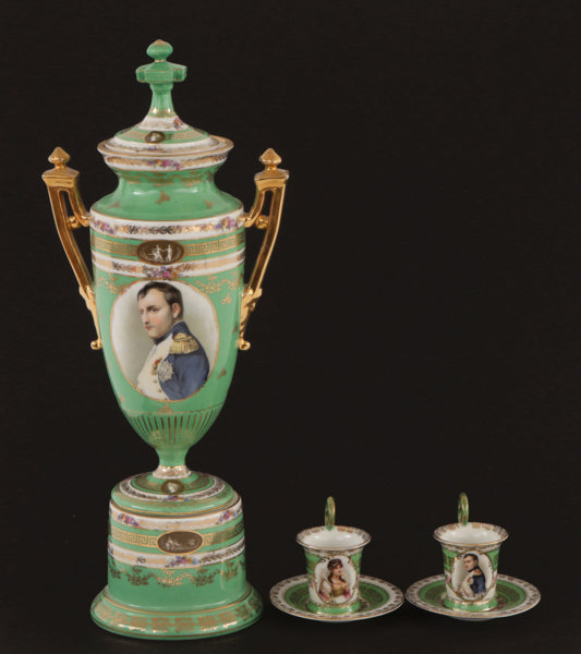 Porslin 3 delar, med Neapel-liknande stämpel