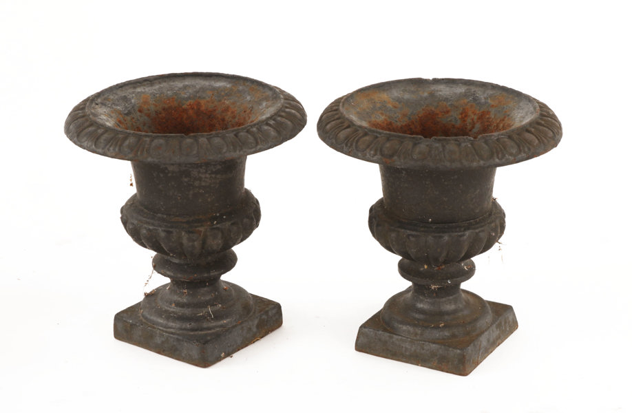 Trädgårdsurnor ett par, 2000-tal