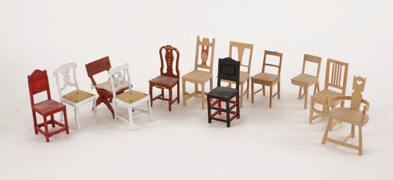 Dockhusstolar 12st, formgivna av Curt Ericson, Taserud
