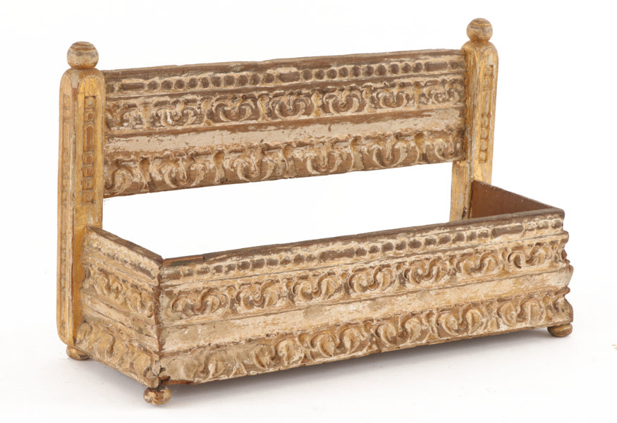 Miniatyrsoffa, tillverkad av delvis antika delar