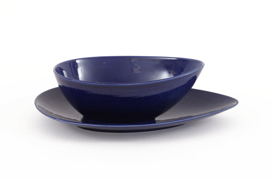 Skål och uppläggningsfat, "Blå Eld", Hertha Bengtsson för Rörstrand