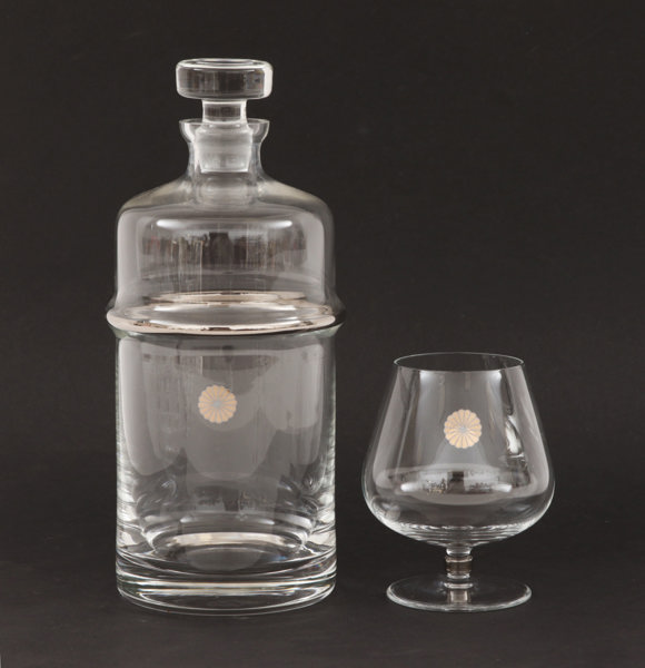 Cognacsglas 11st samt karaff, Sigvard Bernadotte för Fyrklövern