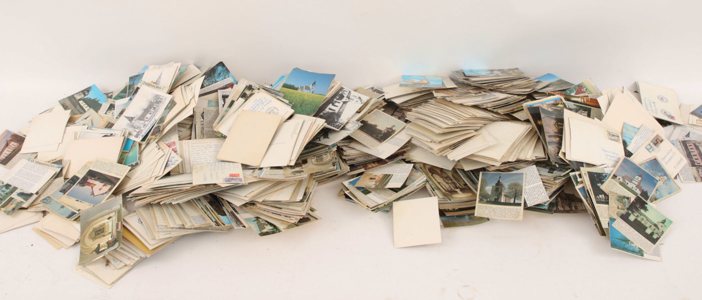 Stort parti vykort, motiv med kyrkor