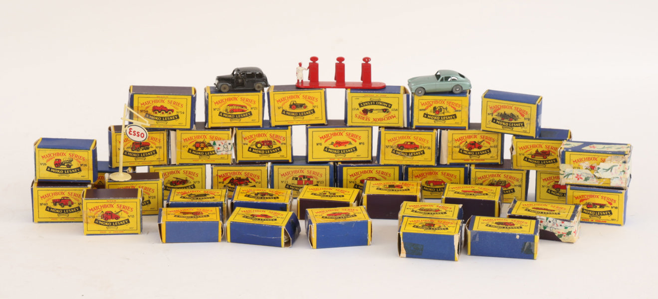 Leksaksbilar ca.40st samt pump och skylt, Lesney, Matchbox Series