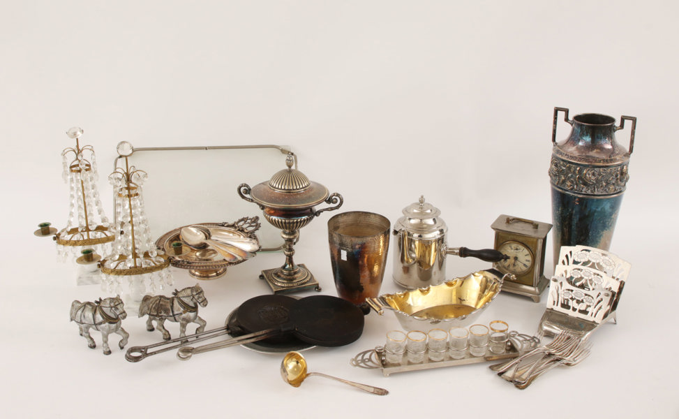 Parti metallföremål