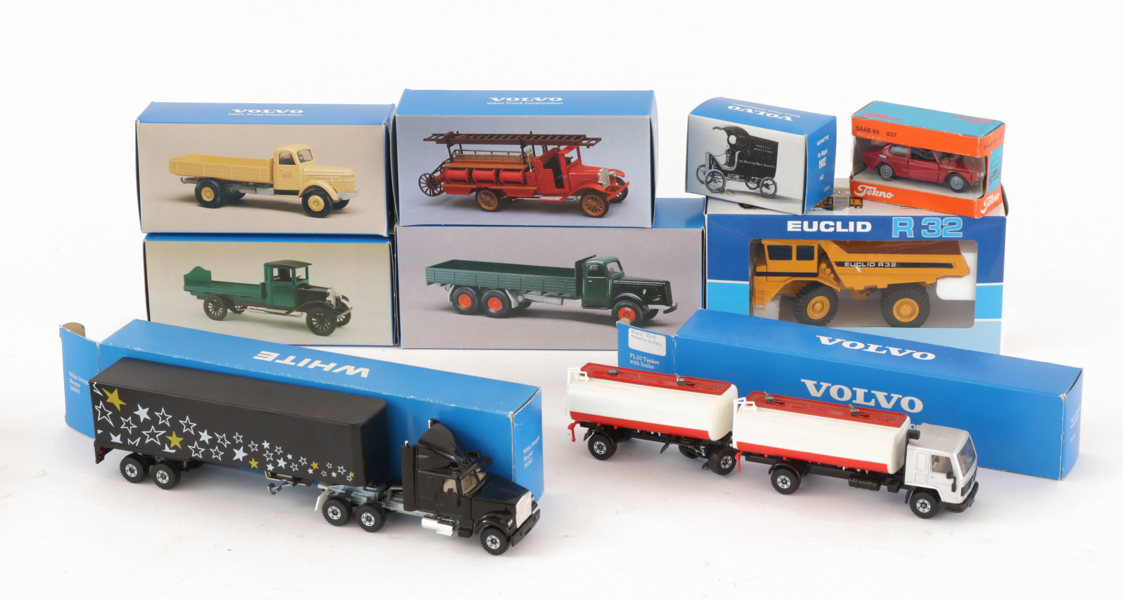 Leksaksbilar och lastbilar 9 delar