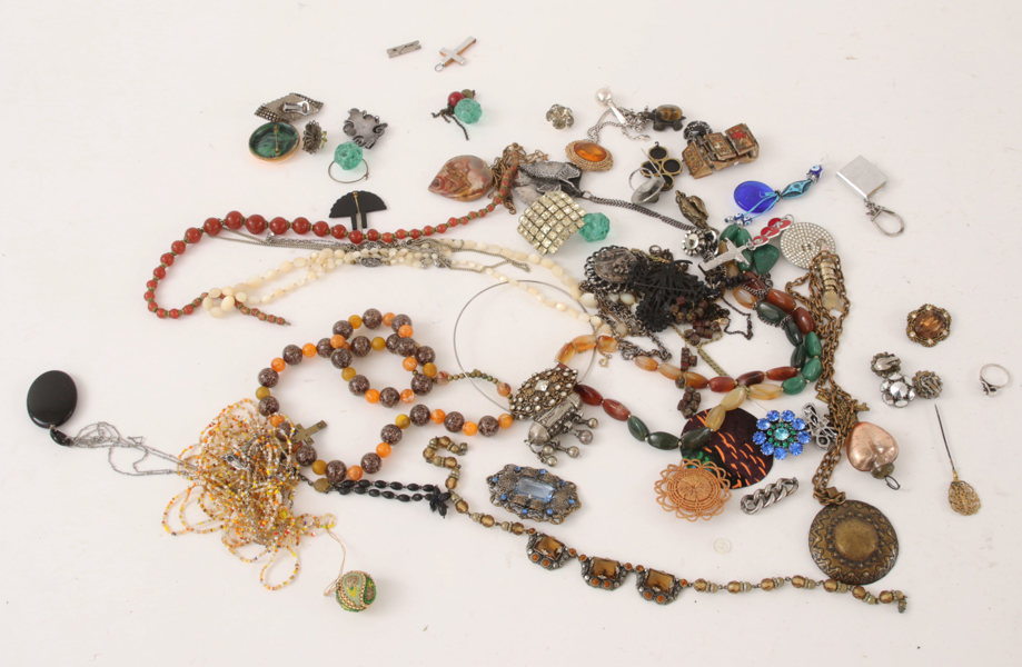 Parti smycken, bl.a. Kalevala