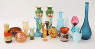 Parti glasföremål, mestadels 1900-talets första hälft