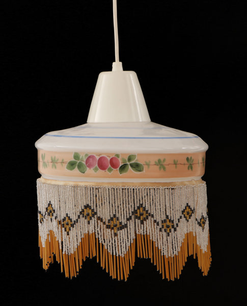 Taklampa med pärlfrans, 1900-talets första hälft