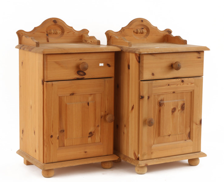 Nattduksbord ett par, 1900-talets slut