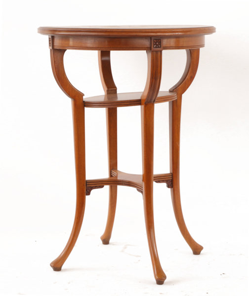 Lampbord, gustaviansk stil, 1900-talets första hälft