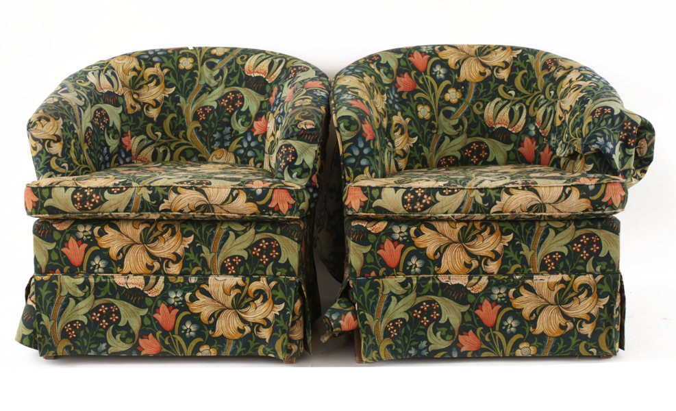 Fåtöljer ett par, klädda i "Golden Lily", William Morris