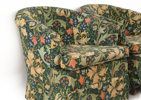 Fåtöljer ett par, klädda i "Golden Lily", William Morris