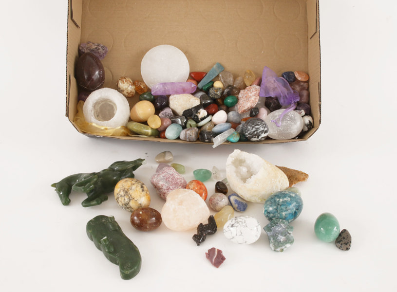 Parti stenar och mineraler, bl.a. porfyr