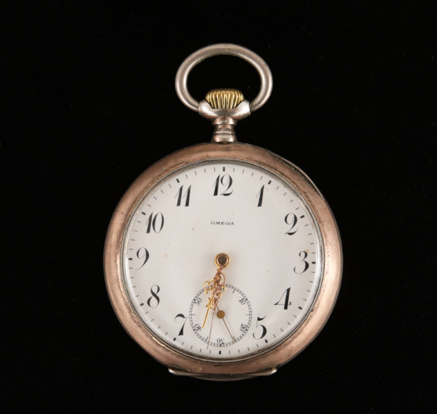 Fickur i silver, Omega