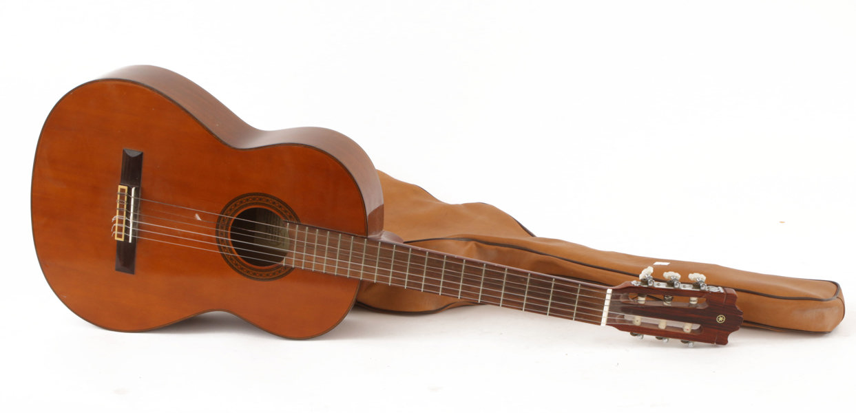 Akustisk gitarr, Yamaha G-230