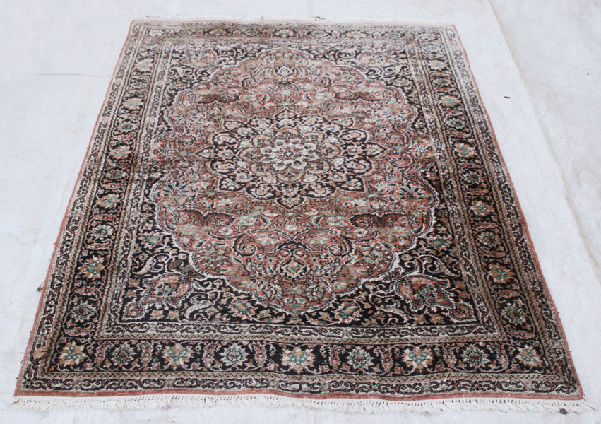 Handknuten matta, orientalisk