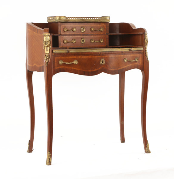 Damskrivbord, rokokostil, 1900-talets första del
