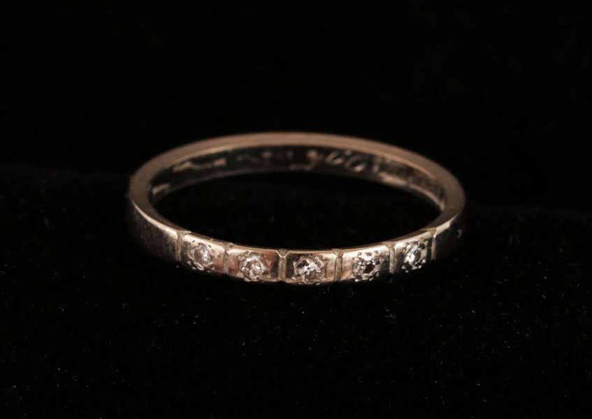 Ring i 18k vitguld