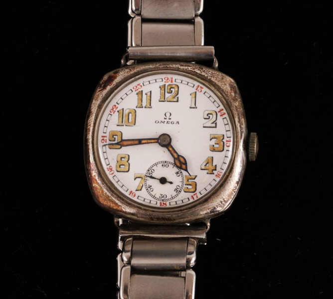 Herrarmbandsur, Omega, 1900-talets första hälft