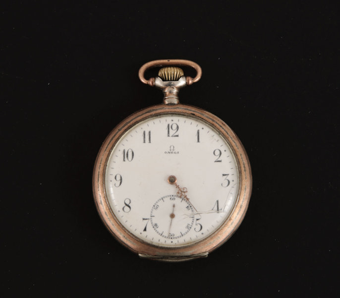 Fickur i silver, Omega