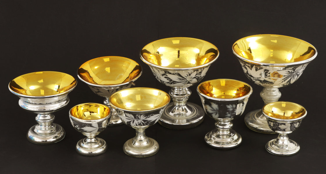 Skålar på fot 8st, omkring år 1900