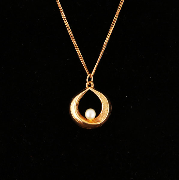 Halsband med hänge, 18k