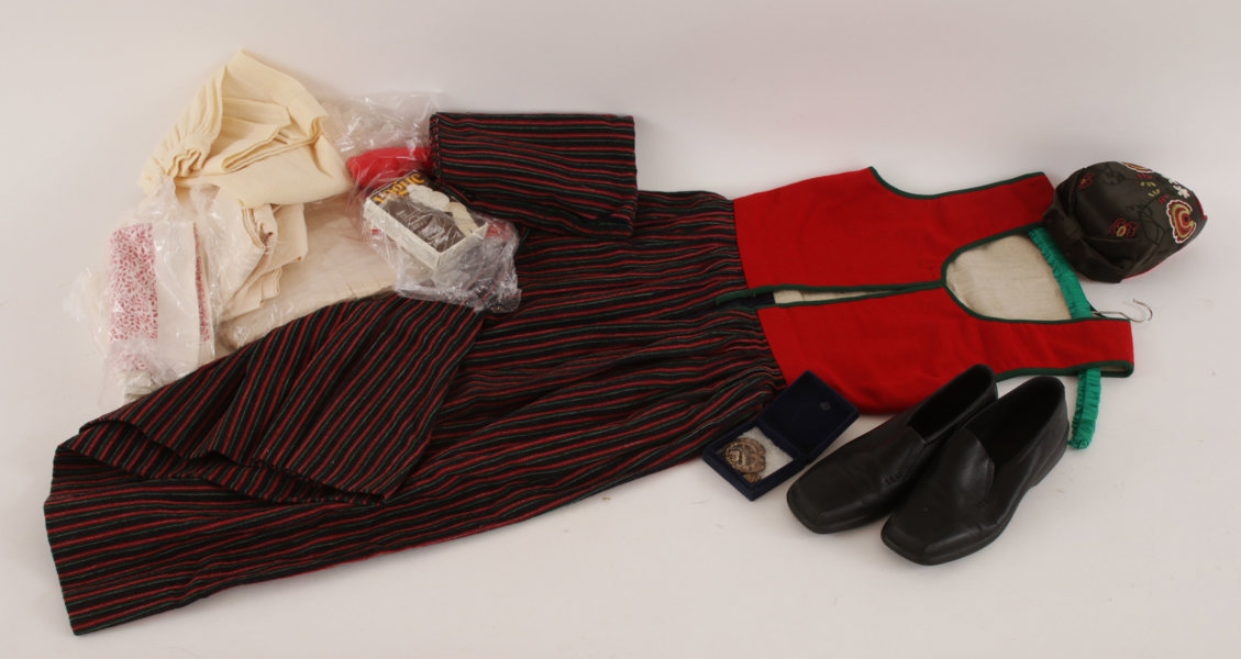 Folkdräkt för kvinna