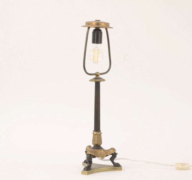 Bordslampa, empirestil, 1900-talets första hälft