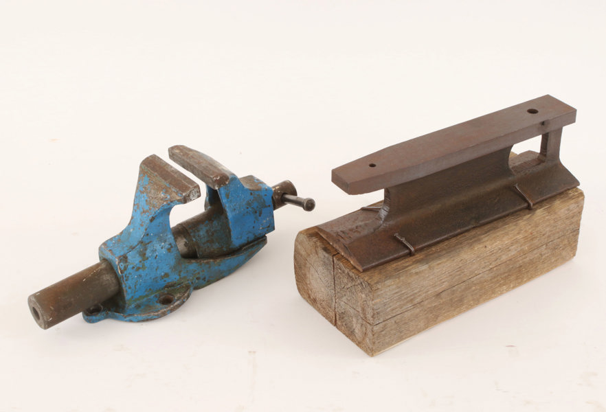 Skruvstäd samt städ